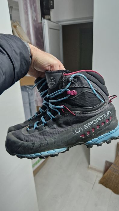 Туристически обувки La sportiva