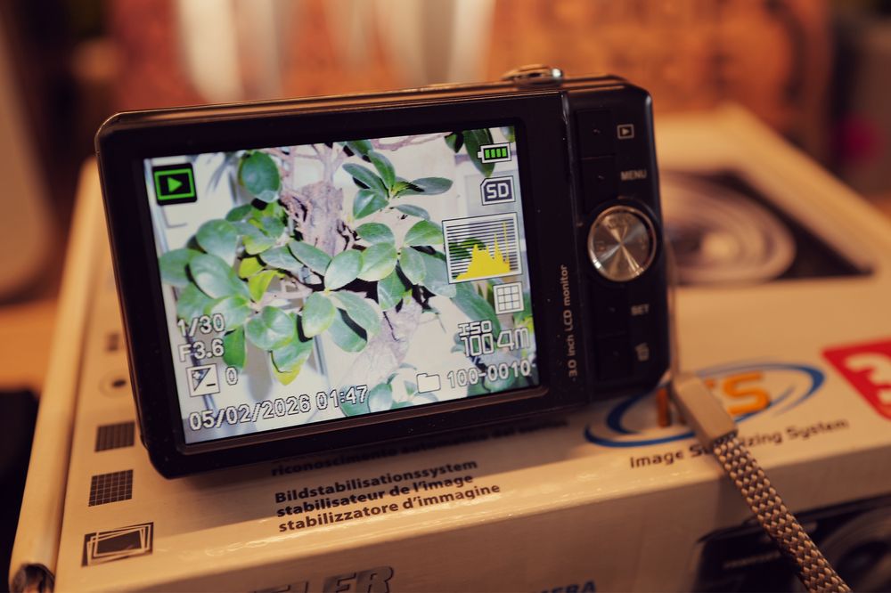 Aparat foto Traveler ca NOU la cutie 12Mp card instagram  powershot
