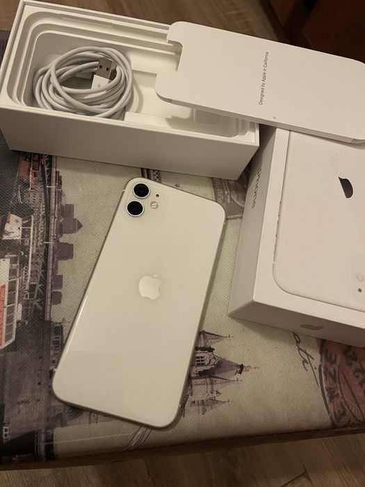 Vand iphone 11 liber de retea