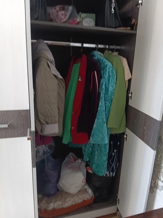 Продаю спальный гарнитур.