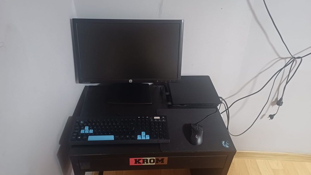 Vând PS 4 Complet mai multe detalii  la tel