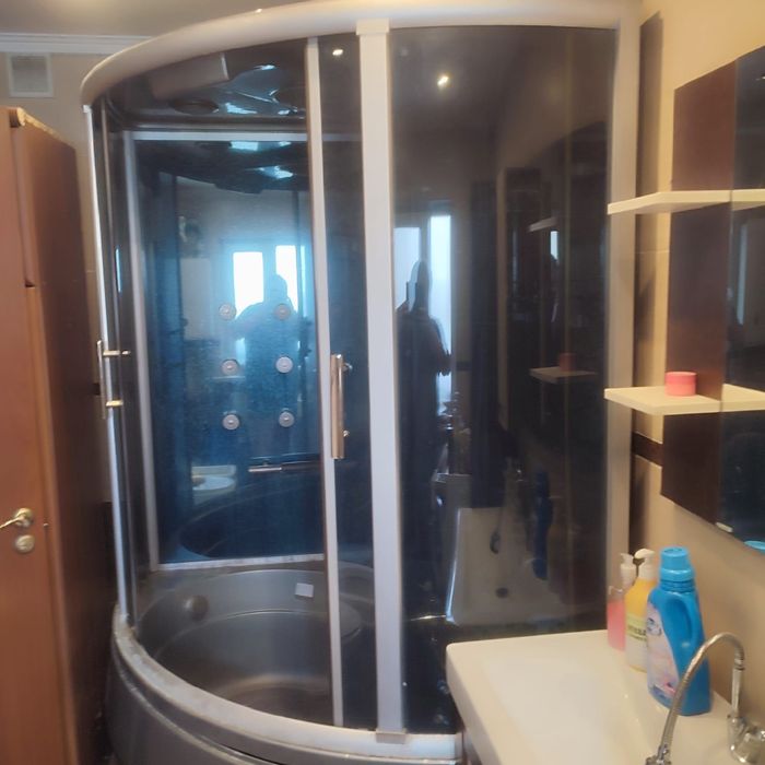 Продам душевую кабину , самовывоз