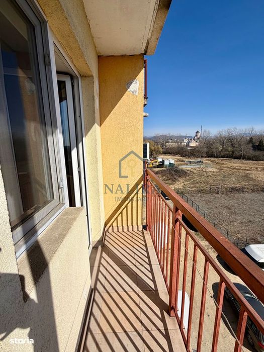 Apartament 3 camere de vânzare