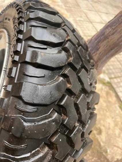 Продавам гуми за офроуд с джанти