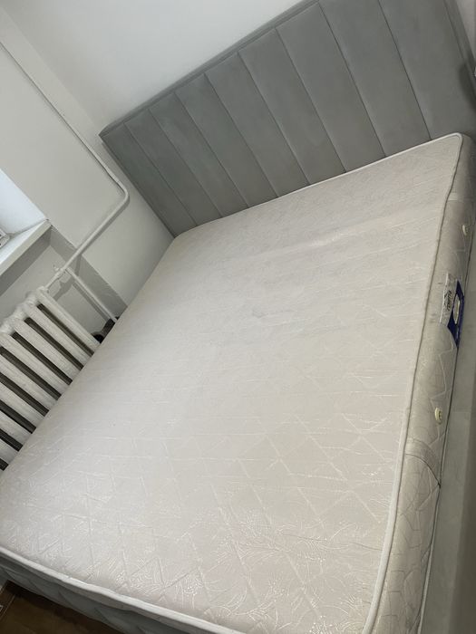 Кровать двуспальная с матрасом