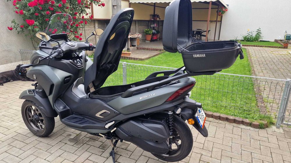 Yamaha Tricity 300, prima inmatriculare dec.2021, impecabila, permis conducere categ B