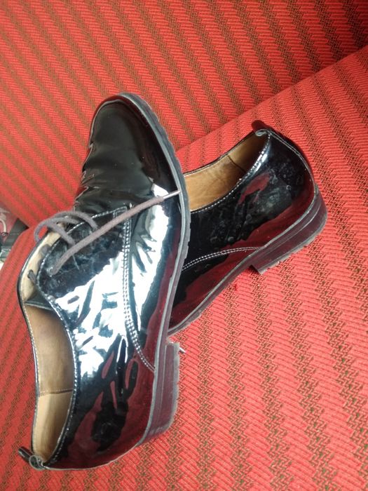 Pantofi din piele 100% si lăcuiți