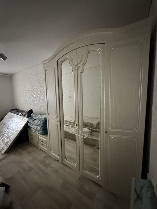 Продам шкаф и тумбы