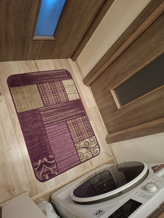 Vand 2 covoare violet