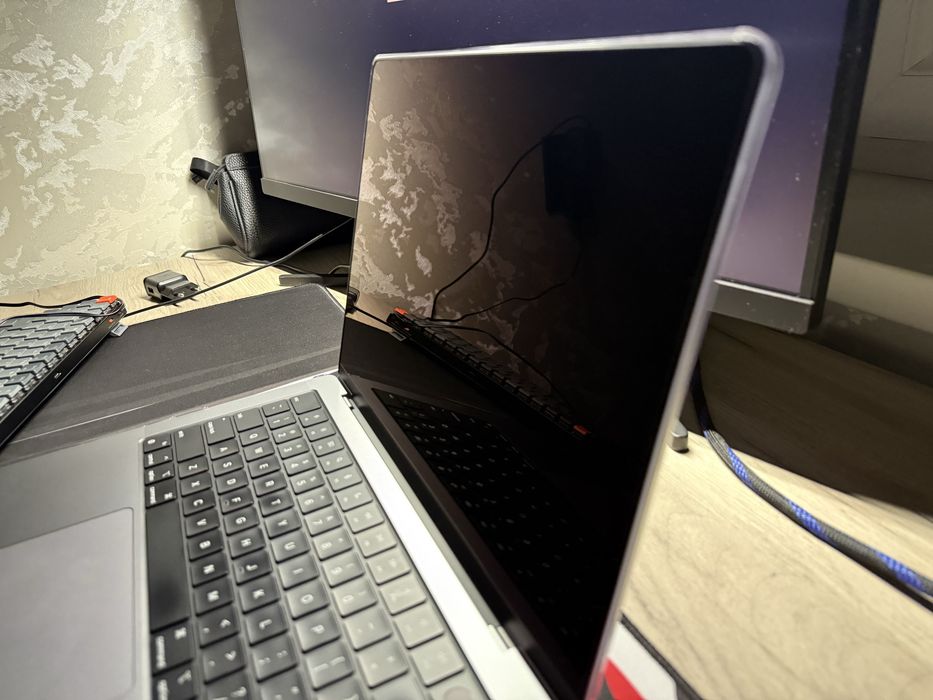 Yengi Macbook Pro M3 8gb 512gb