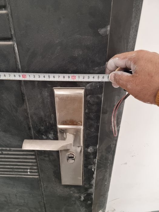 Temir eshik deyarli yangi