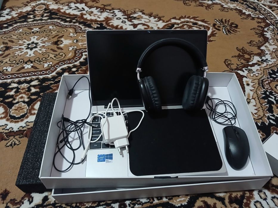 Ноутбук сатылады