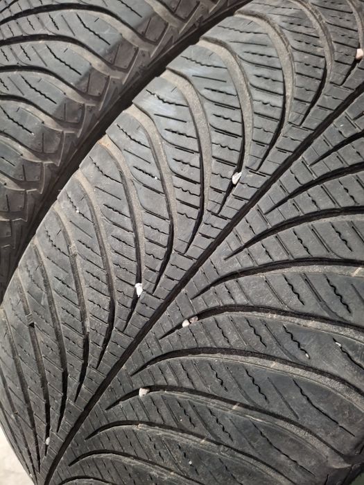2 Anvelopele m+s  4 seasons  255 55 r19  Goodyear