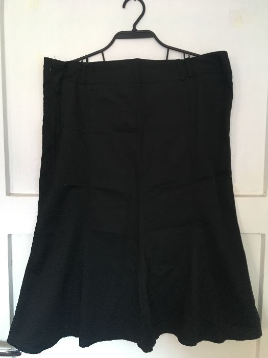 2 черни поли с дължина до коляното