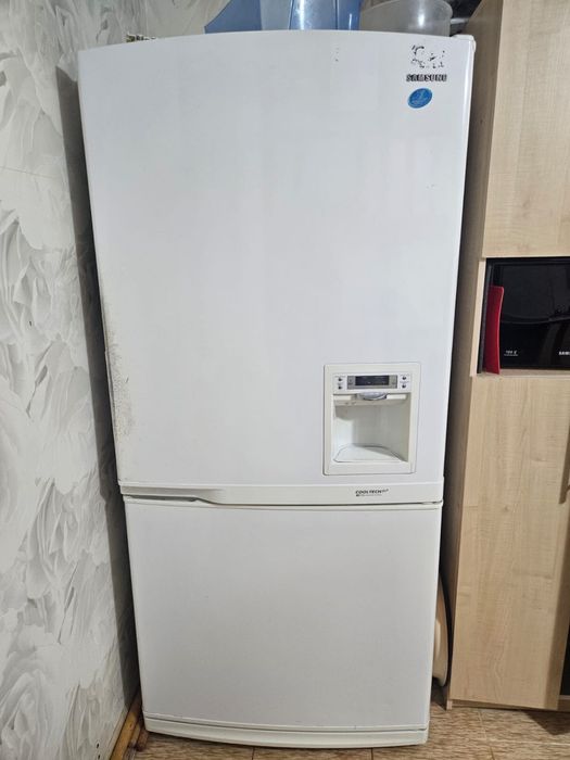 Холодильник Samsung