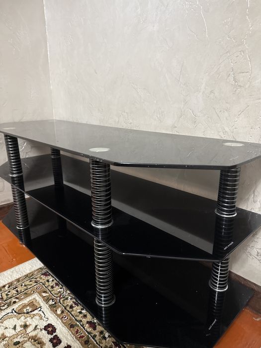 Стеклянная тумба под тв