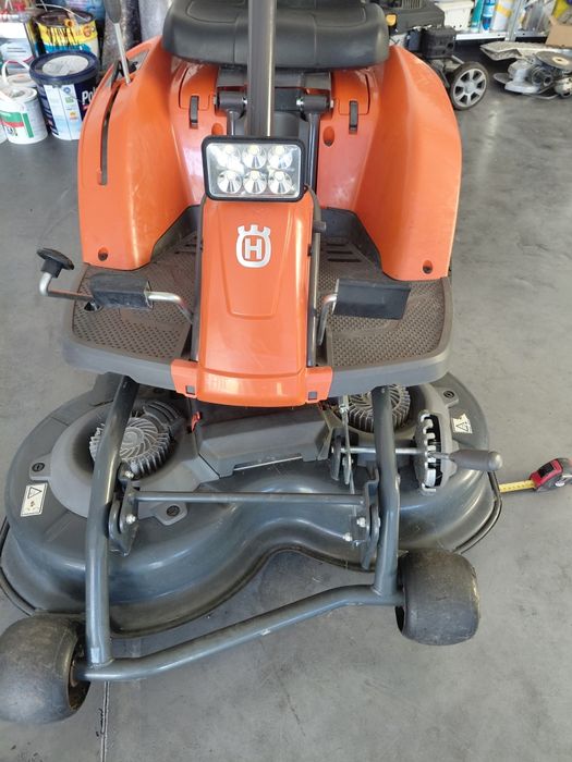 Cositoare gazon cu acumulator Housgvarna.