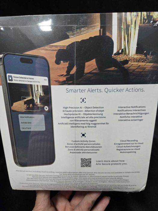 4 camere de supraveghere Arlo Ultra 2 Wire-Free Spotlight