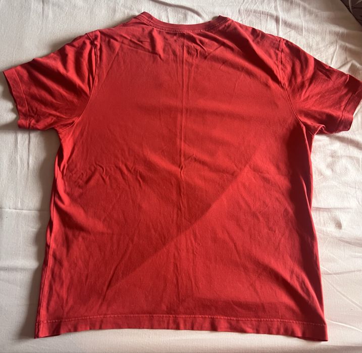 Червена тениска Nike “Just Do It” с анимационна щампа