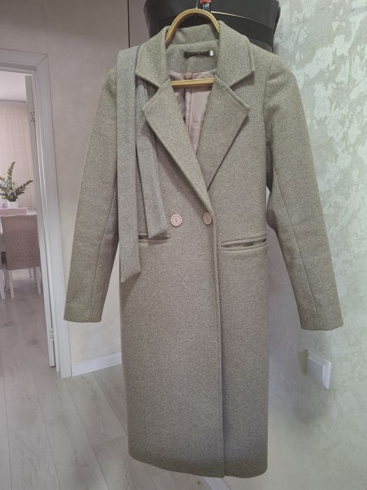 Стильное демисезонное пальто