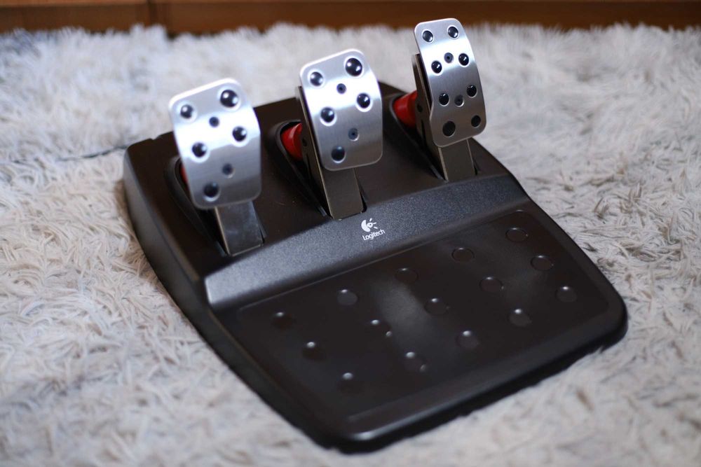 Игровой руль Logitech G27 Racing Wheel для PC и PS2 и PS3