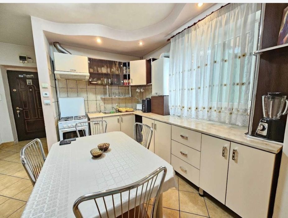 Vand apartament 3 camere, 2 bai , Tudor, etaj 2,zona Fortuna!