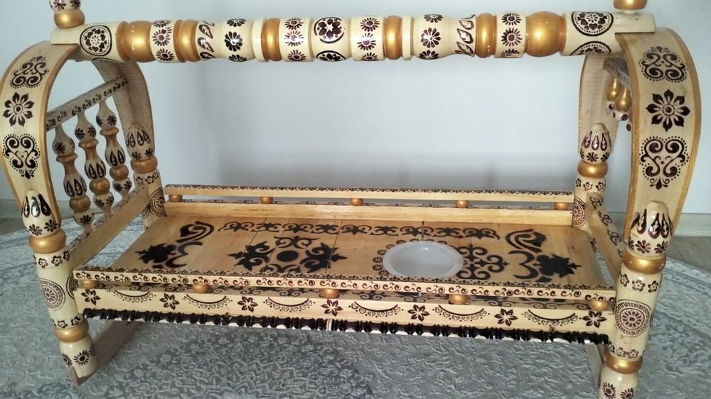 Бесік шүмегімен бірге