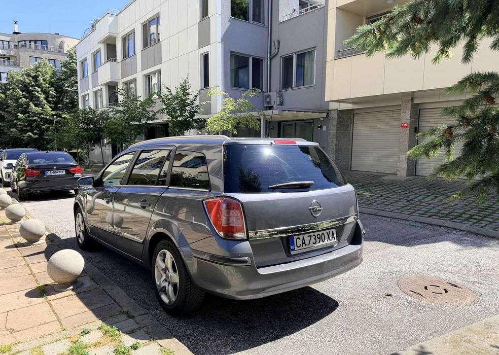 Opel Astra H Комби 1.6 Easytronic (115 к.с.), 2007 г. — бензин, сив металик