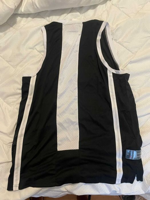 Maioul Jordan negru, nou, cu etichete, mărimea L