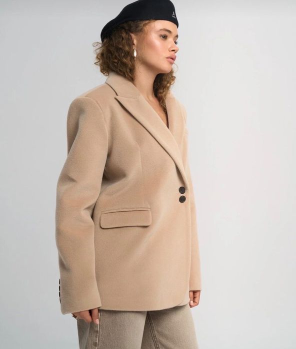 Палто супер качество цената е 150 евро