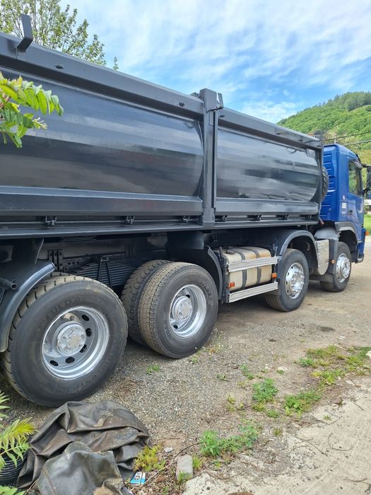 Vand Volvo 8x4 Tracker cu lama sararita