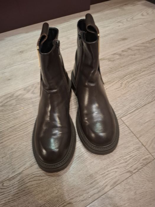Елегантни дамски боти