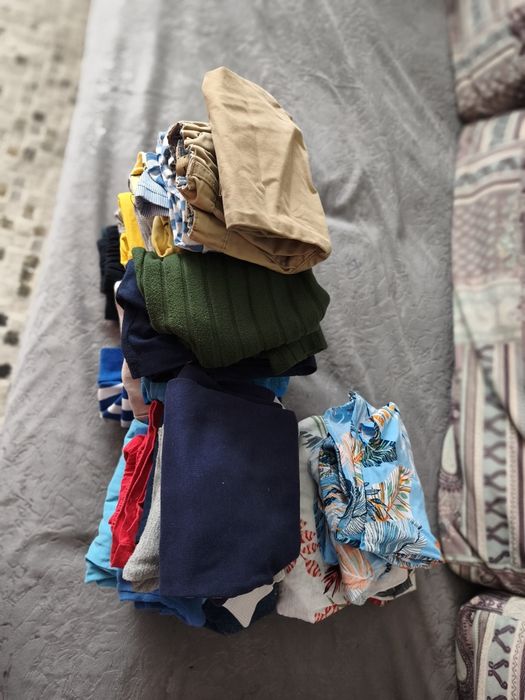 Отдам даром вещи для мальчика и девочку