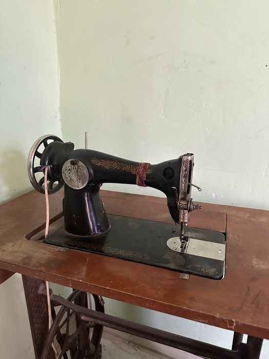 Старийная Швейная машина