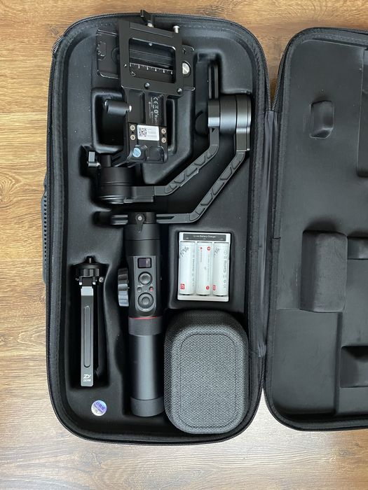 Zhiyun Crane 2 Gimbal Set Complet + Follow Focus + 6 Acumulatori + Husă