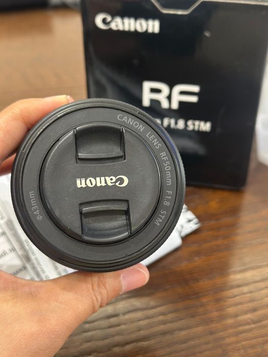 Canon RF 50mm f/1.8