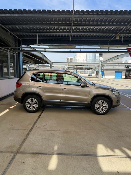 VW Tiguan 2.0 TDI 177 CP 4x4 • Bi-Xenon • Day Light LED • Climatronic • Senzori parcare • Scaune încălzite • Pilot automat • Park Assist • Proprietar