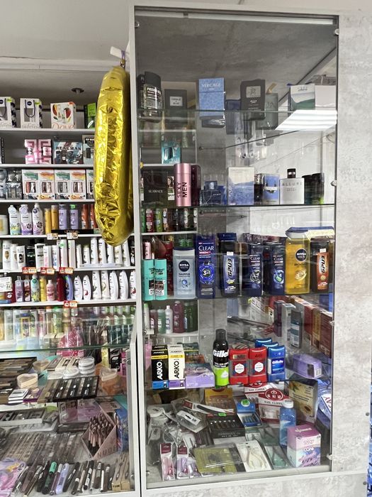 Стеллажи витрины