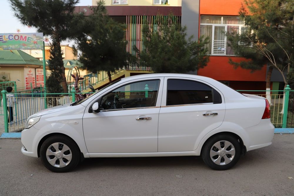 Nexia 3 srochno mexanika benzin/gaz