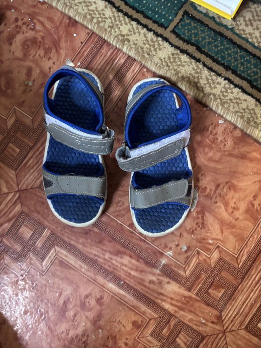 Отдам даром сандалии