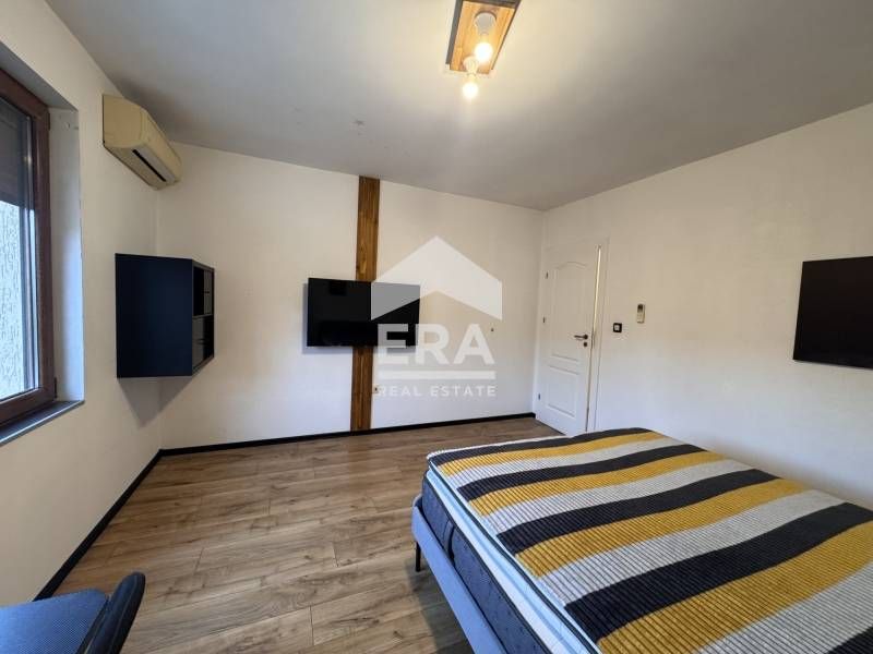 Тристаен обзаведен апартамент над парк Възраждане и бул. Трети март с