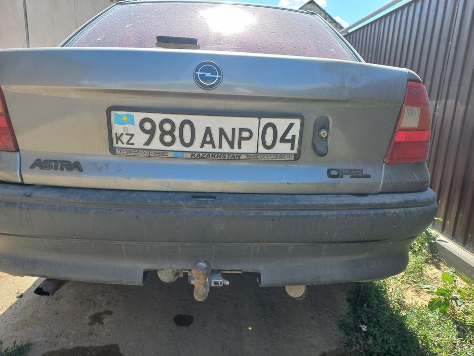 Автомобиль опель астра
