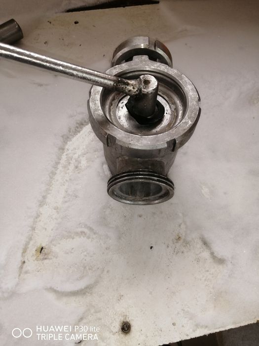 Продам кран двуходовой