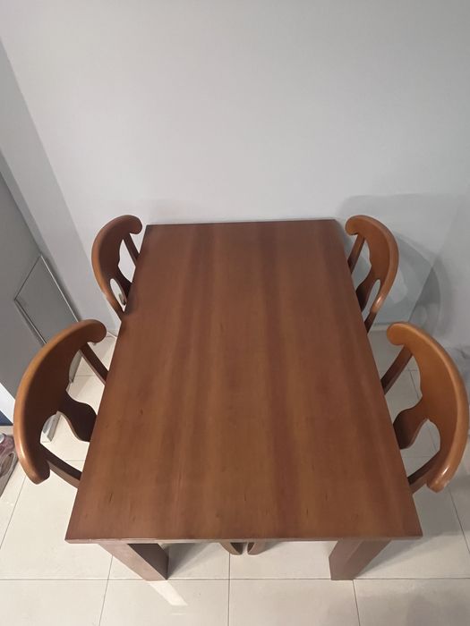 Масивна трапезна маса (120/80) с 4 стола – масив, отлично състояние