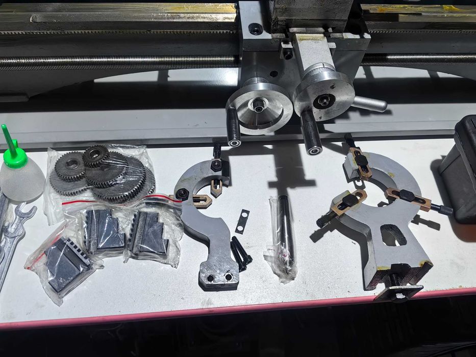 Малък струг за метал 220x750mm. 1100w