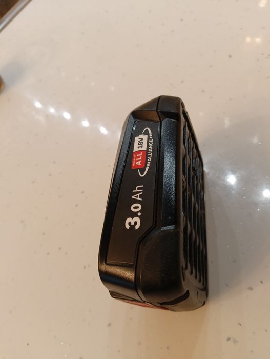 Продавам акумулаторна батерия Bosch18V 3Ah. Power for ALL
