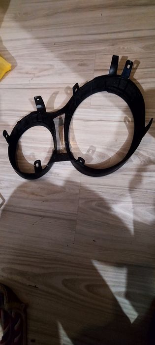 Уплотнитель правой фары CLK- W208