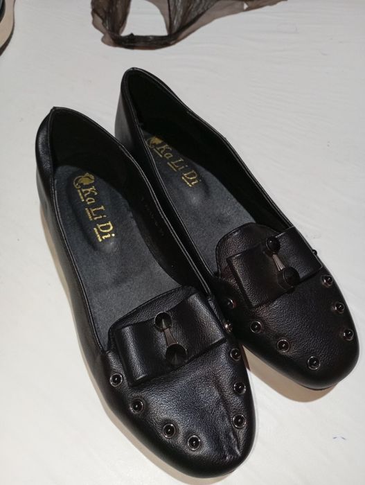 Туфли женские со стразами. Размер 39. Очень удобные и красиво смотрятс