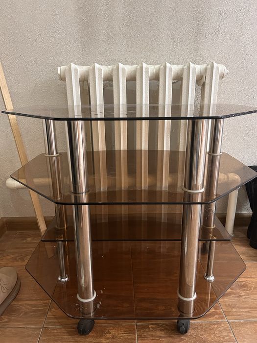 Стеклянная подставка под телевизор