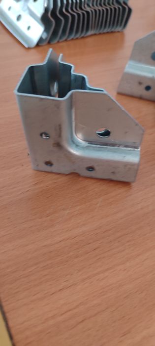 Крепеж для труб угловой 20/20